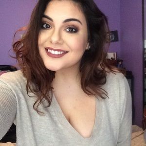 Meet your Posher, Alexia